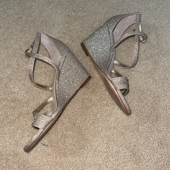 Jessica Simpson gold/sparkly wedges - Picture 3 of 3